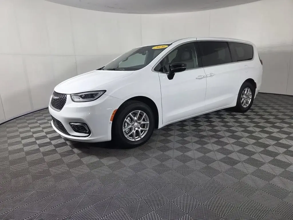 2026 Chrysler Pacifica Select photo 4