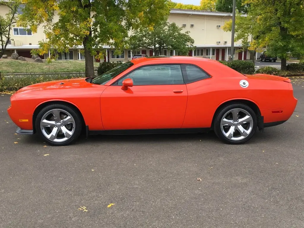 2013 Dodge Challenger R/T photo 3