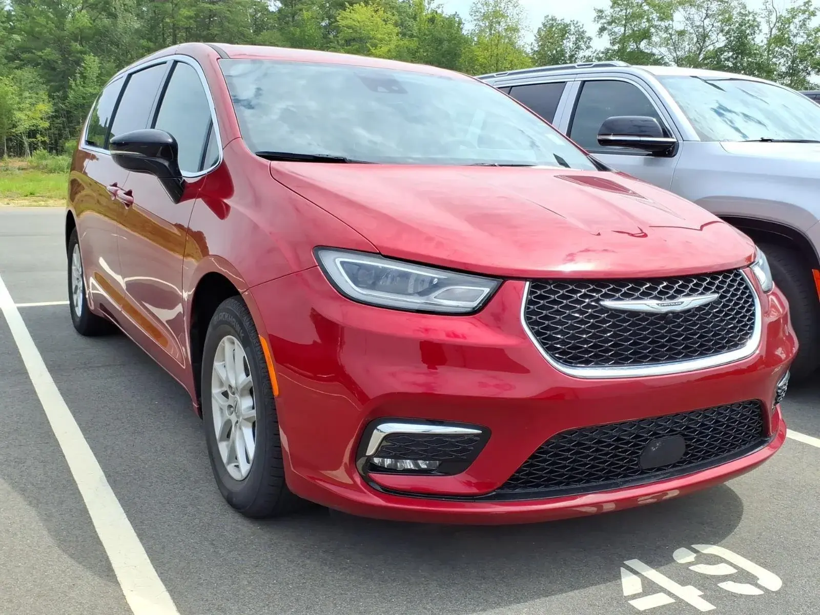 2025 Chrysler Pacifica Select photo 5