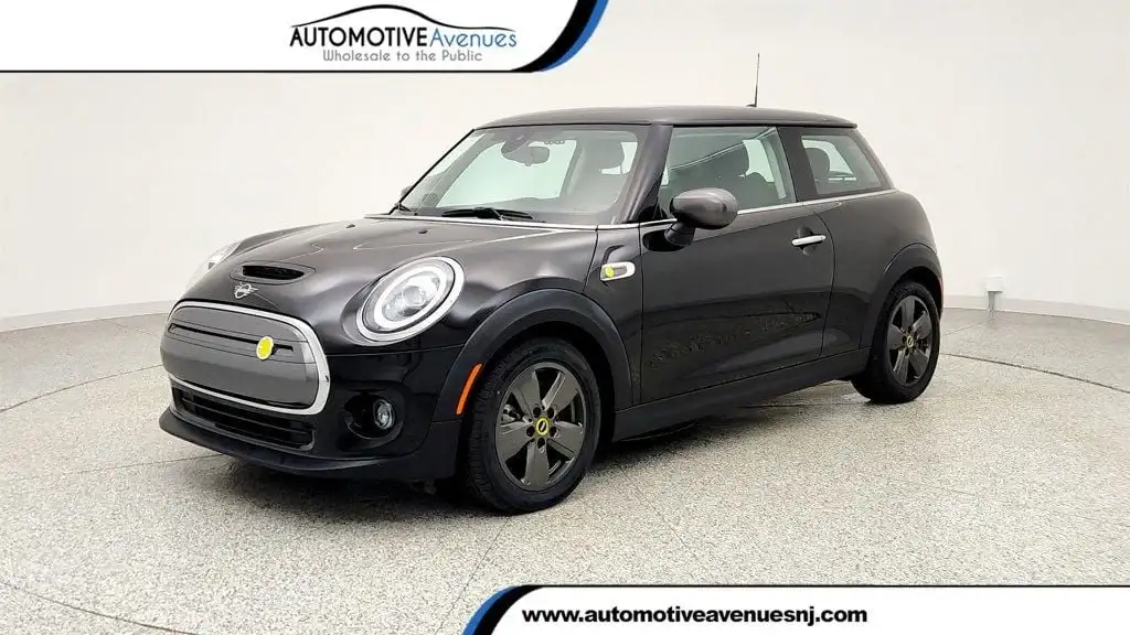 2021 MINI Hardtop Cooper SE's photo