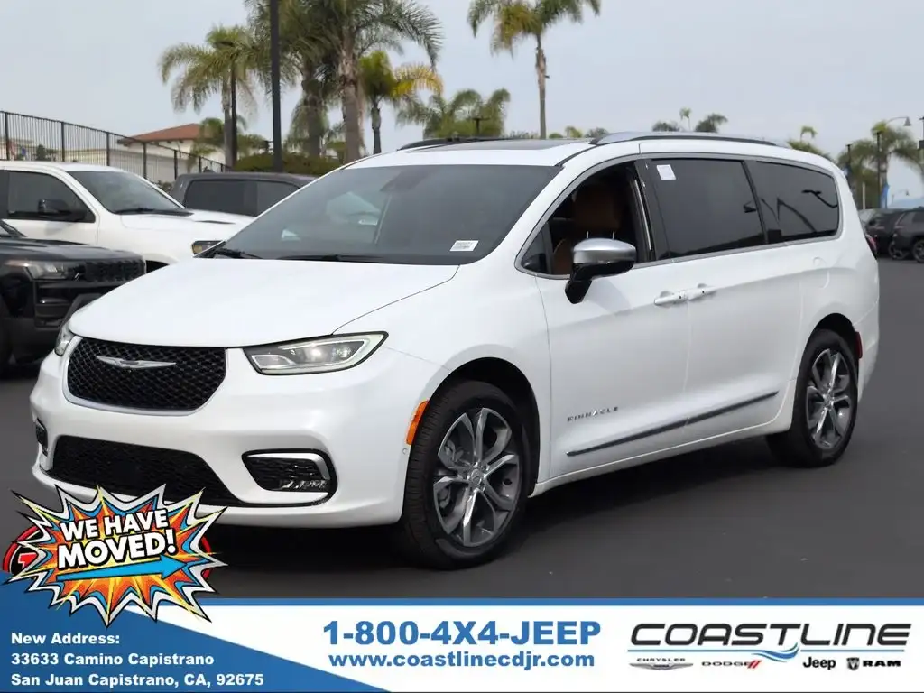 2026 Chrysler Pacifica Pinnacle AWD's photo
