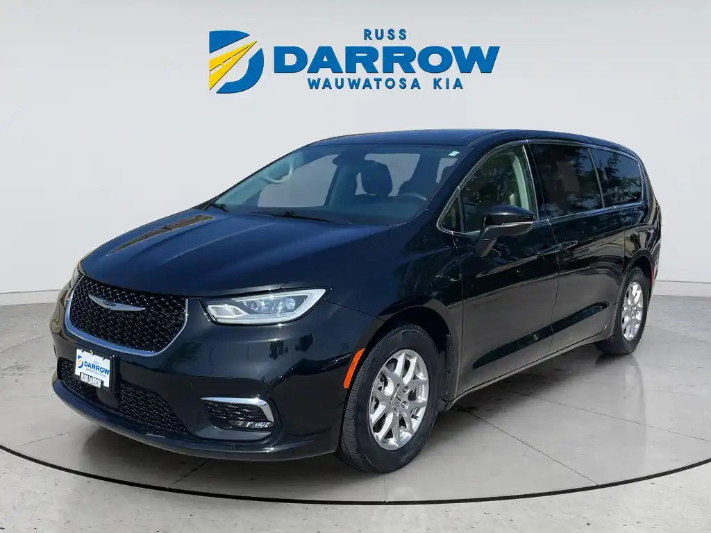 2023 Chrysler Pacifica Touring L's photo