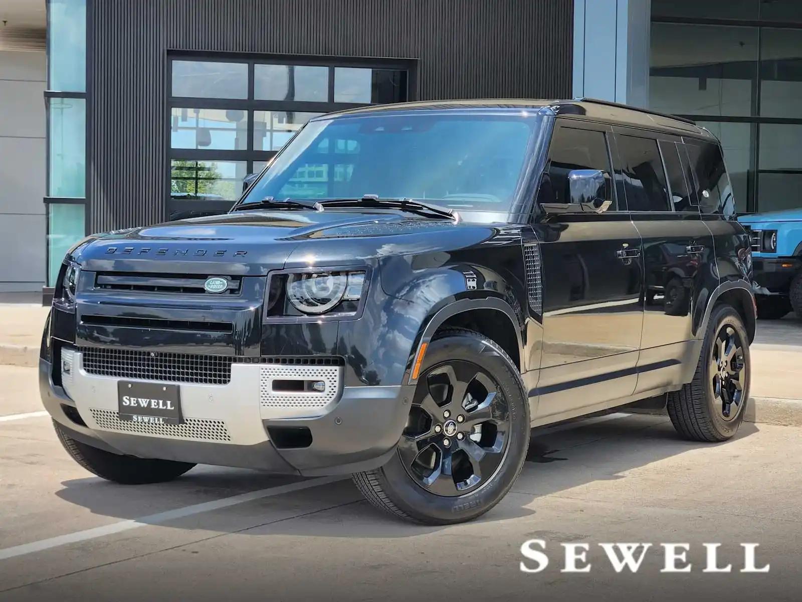 2023 Land Rover Defender S's photo