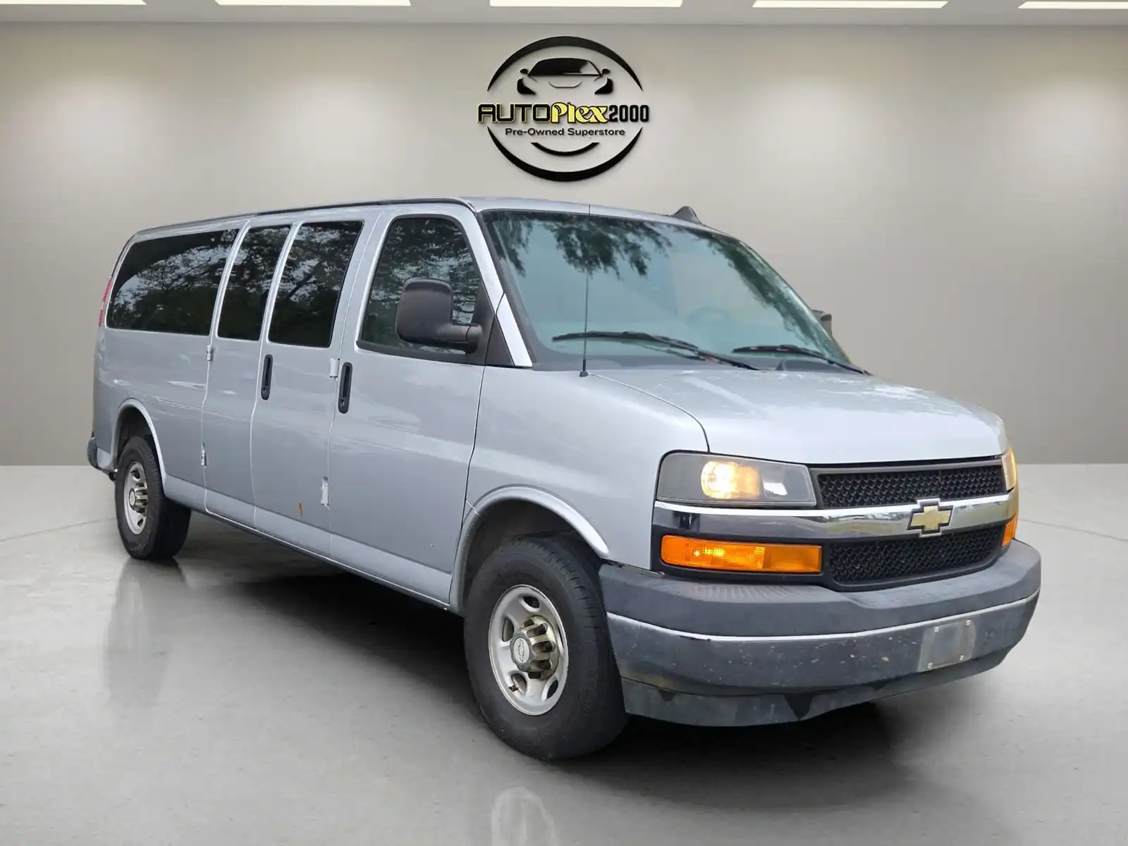 2017 Chevrolet Express 3500 LS Extended's photo