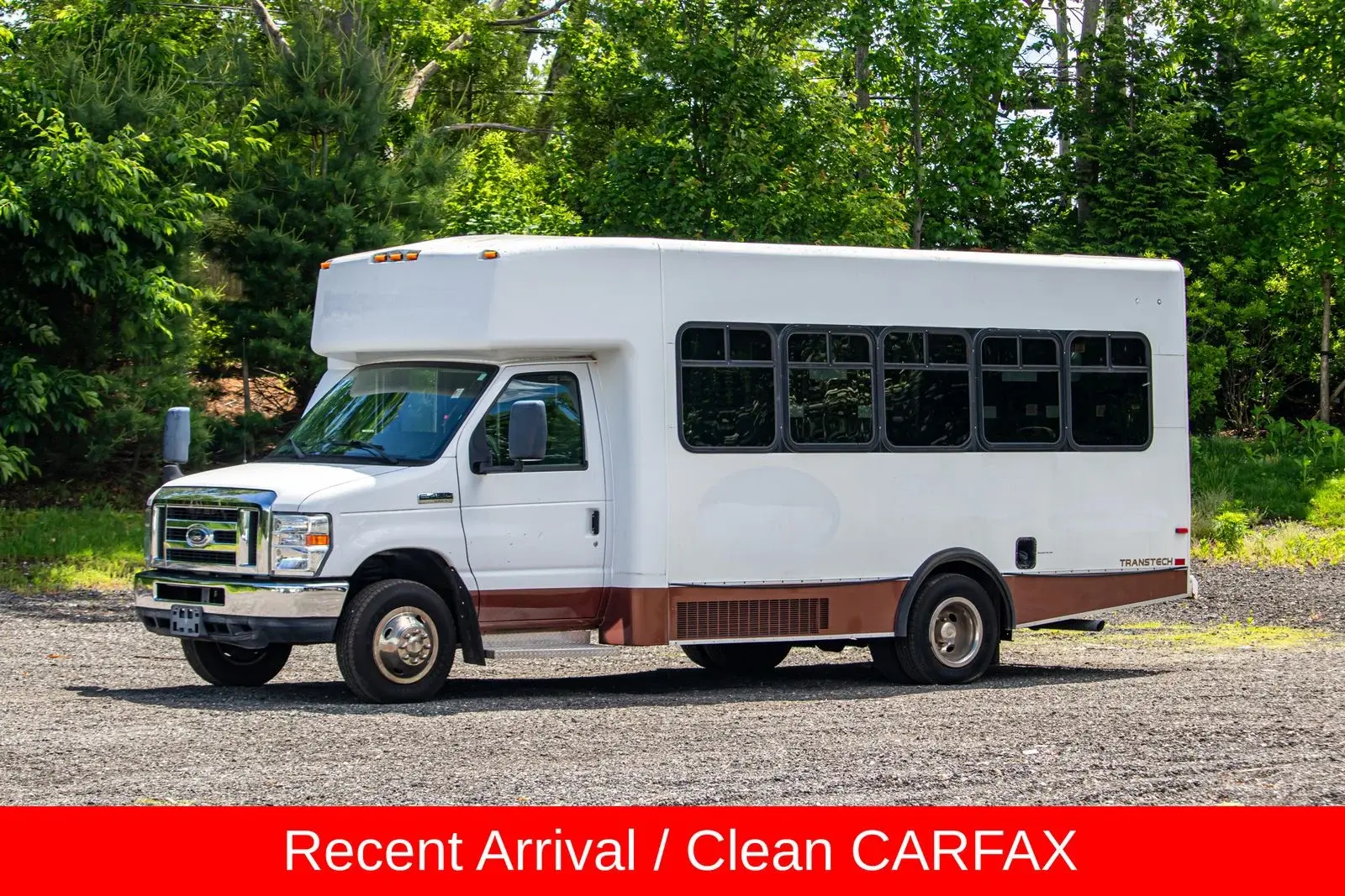 2014 Ford E-Series DRW E-450 Super Duty 158 in WB photo 3