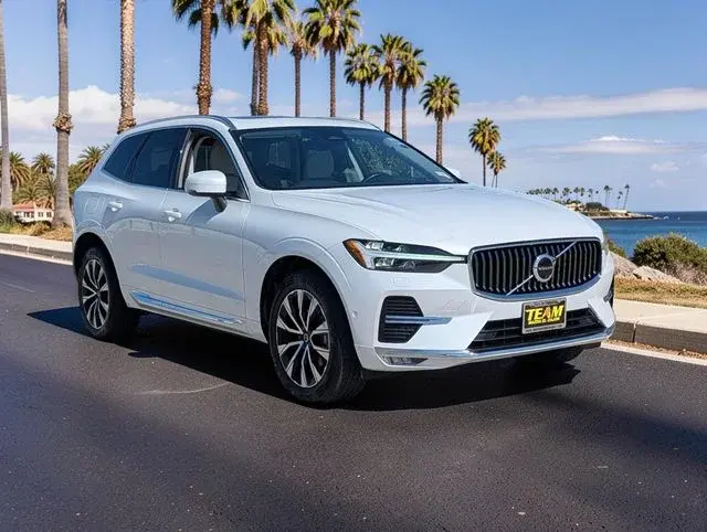 2023 Volvo XC60 B5 Plus Bright Theme AWD photo 4