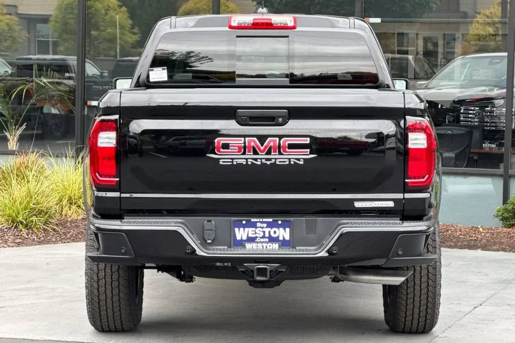 2026 GMC Canyon Elevation 4WD Crew Cab Short Box photo 5