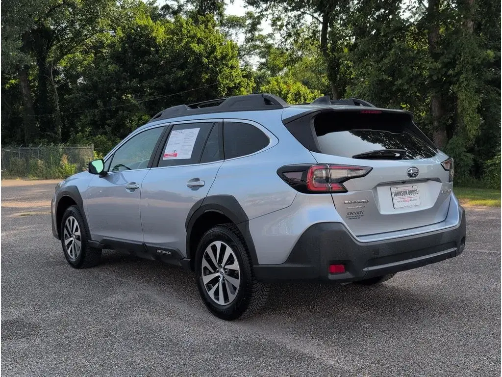 2023 Subaru Outback Premium photo 3