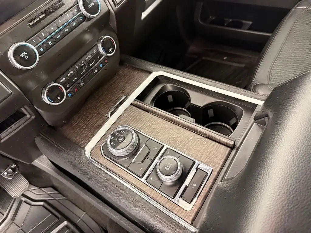 2019 Ford Expedition Limited 4WD MAX photo 4