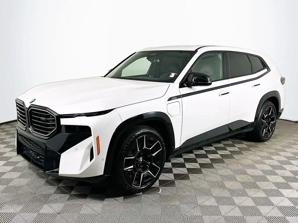 2023 BMW XM Base's photo