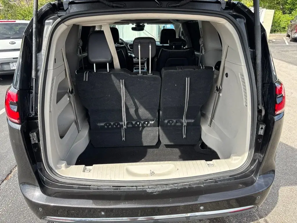2023 Chrysler Pacifica Limited photo 5