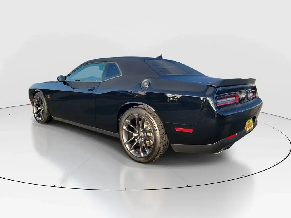 2023 Dodge Challenger R/T Scat Pack photo 3