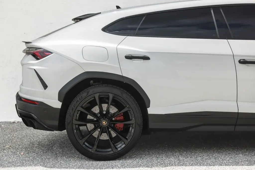 2020 Lamborghini Urus 4.0 V8 photo 3