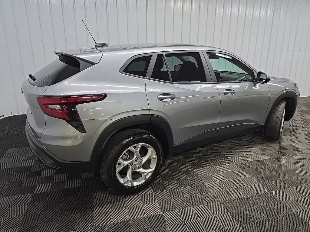 2024 Chevrolet Trax LS photo 3