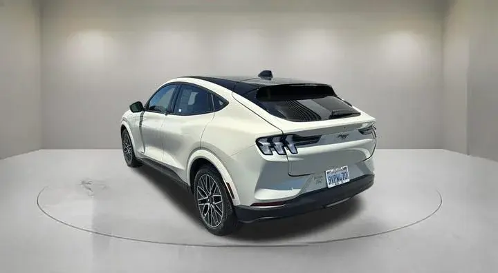2025 Ford Mustang-Mach-e Premium photo 4