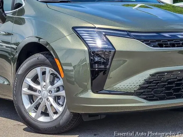 2027 Chrysler Pacifica Select AWD photo 3