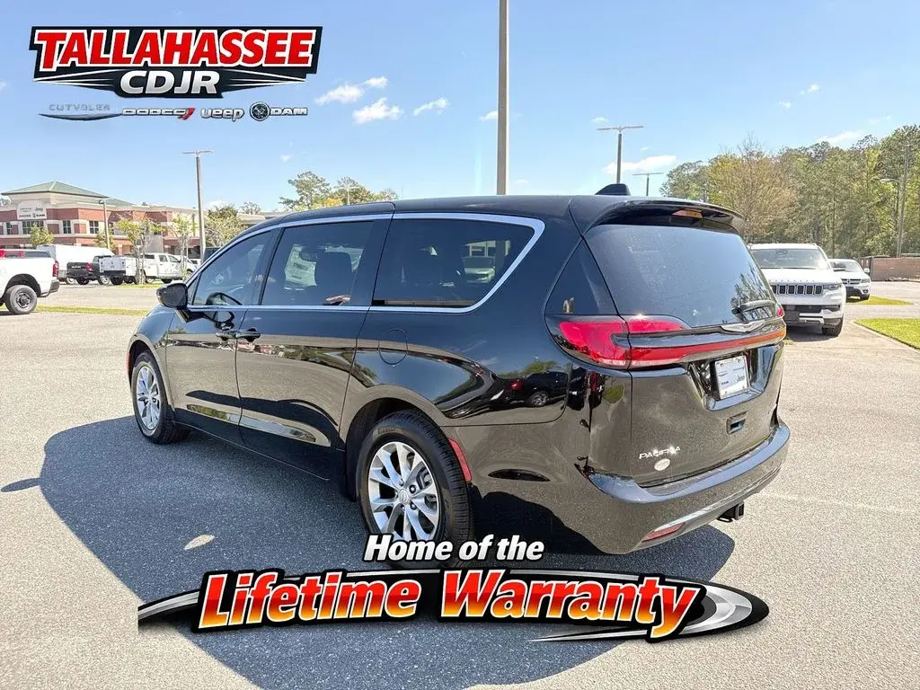 2026 Chrysler Pacifica Limited photo 5
