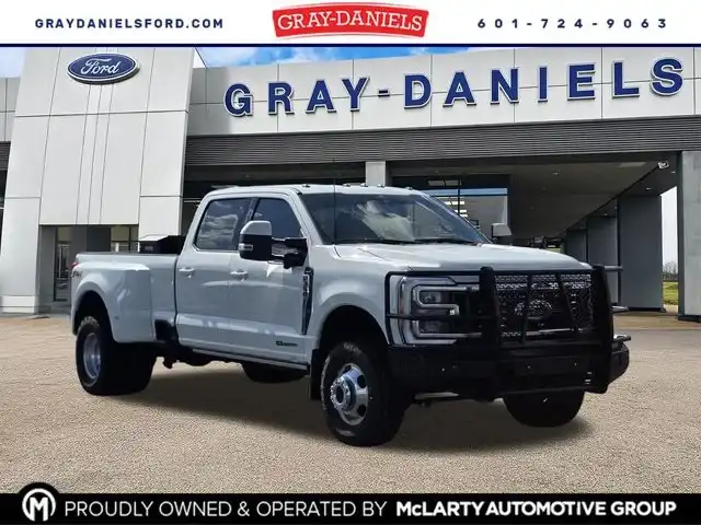 2023 Ford F-350 Lariat 4WD Crew Cab DRW 8' Box's photo