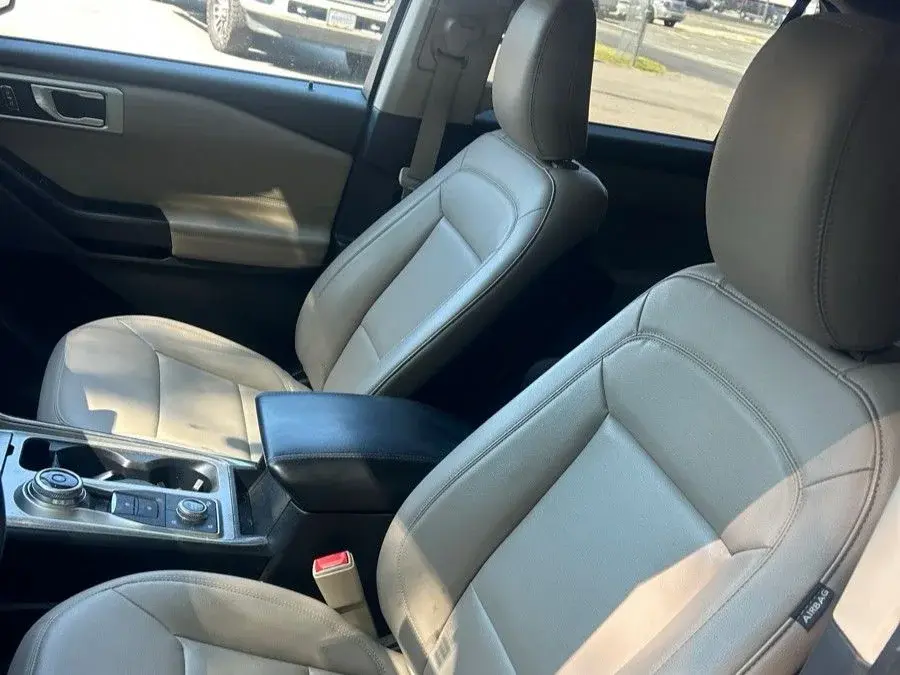 2020 Ford Explorer XLT 4WD photo 3