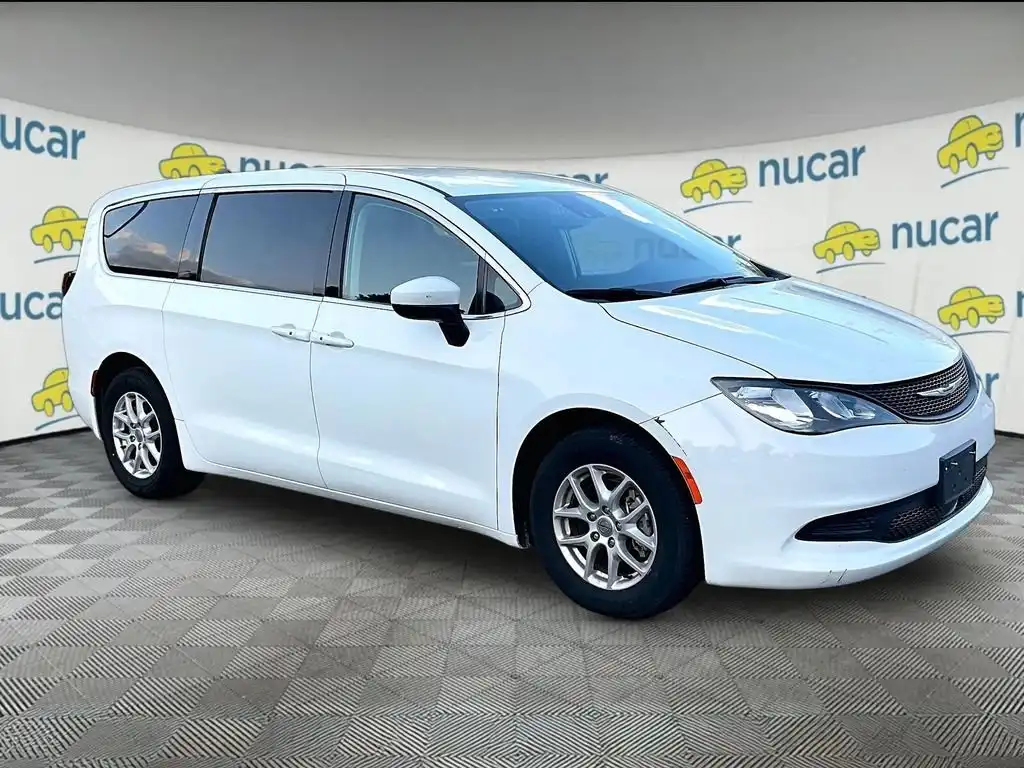 2023 Chrysler Voyager LX's photo