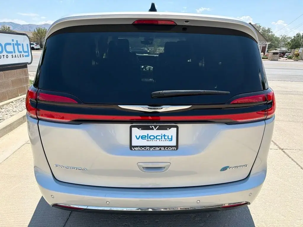 2023 Chrysler Pacifica Hybrid Touring L photo 4
