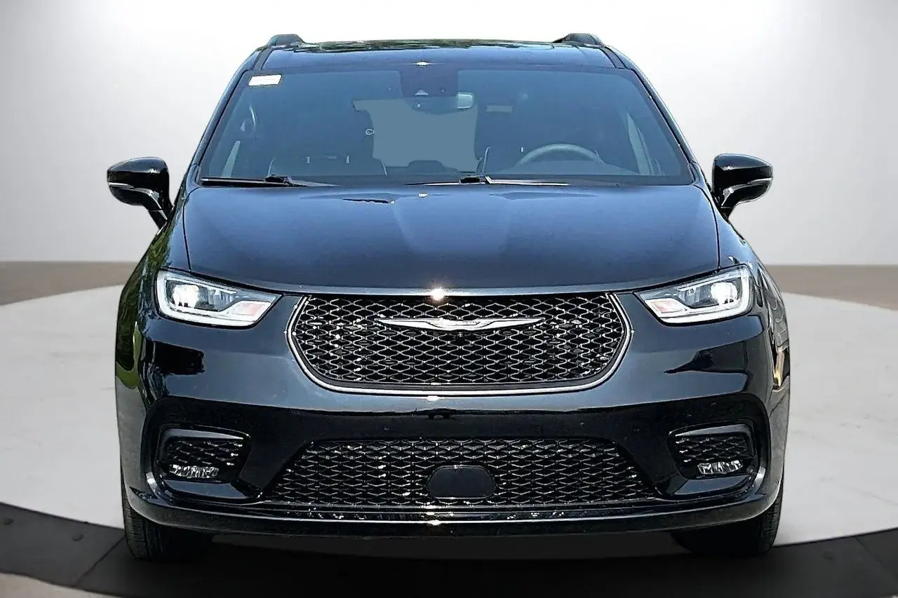 2025 Chrysler Pacifica Limited photo 3