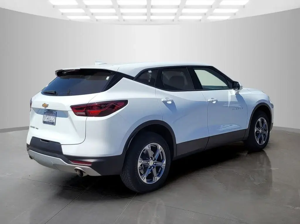 2025 Chevrolet Blazer 2.0T 2LT AWD photo 4