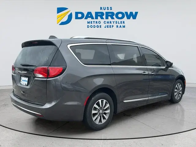 2020 Chrysler Pacifica Touring L Plus photo 5