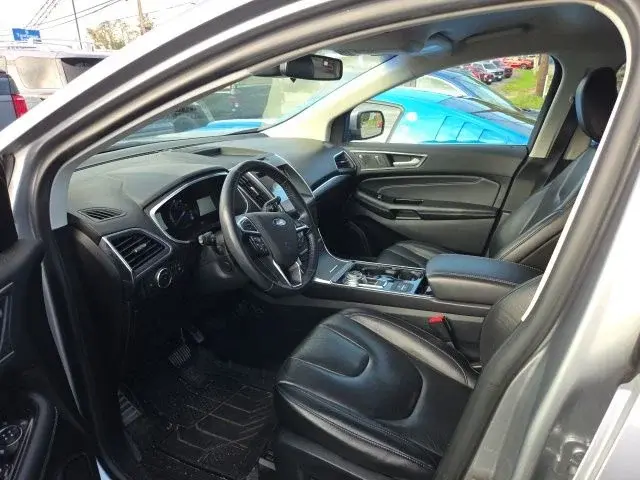 2020 Ford Edge Titanium AWD photo 5