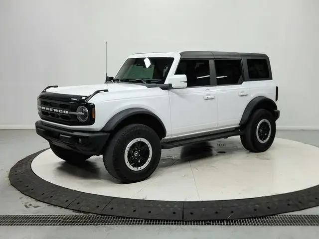 2023 Ford Bronco Outer Banks 4x4 photo 4