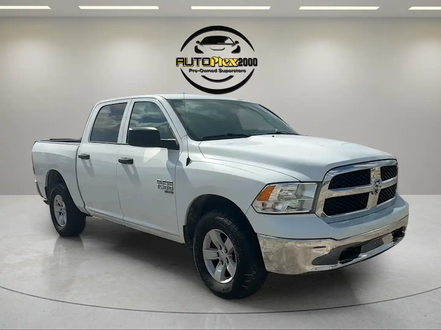 2022 RAM 1500 Classic SLT 4x4 Crew Cab 5'7's photo