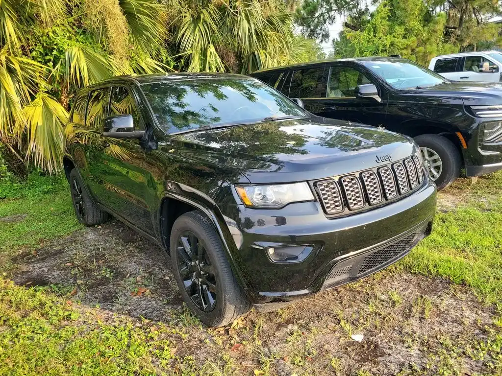 2020 Jeep Grand Cherokee Altitude 4WD's photo
