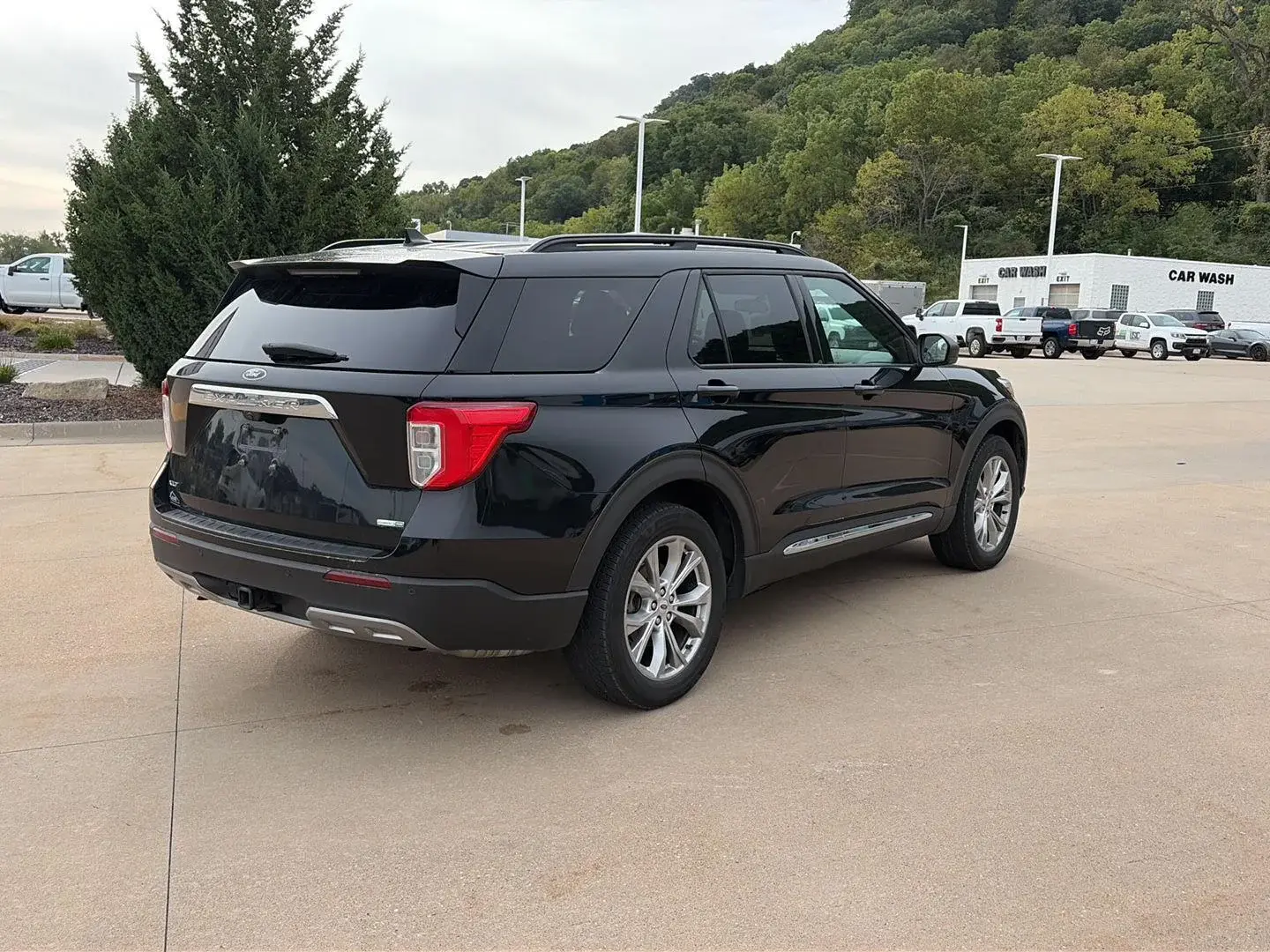 2020 Ford Explorer XLT 4WD photo 3