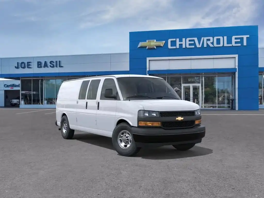 2026 Chevrolet Express Work Van 3500 Extended's photo