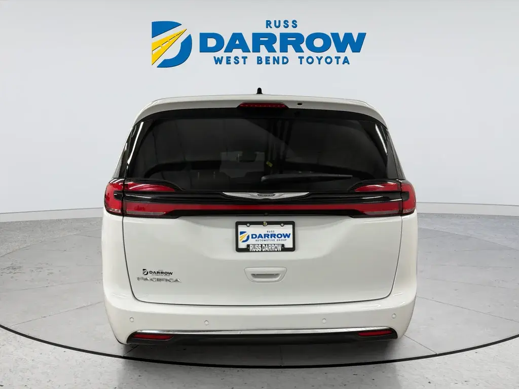 2023 Chrysler Pacifica Touring L photo 4