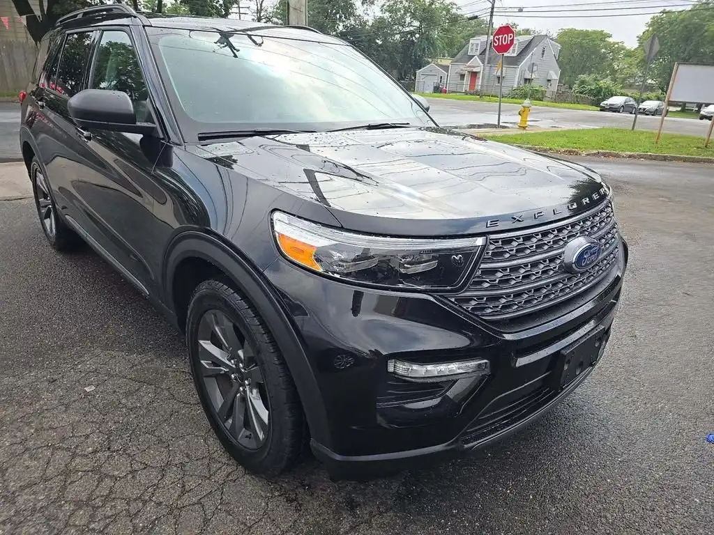 2021 Ford Explorer XLT 4WD's photo