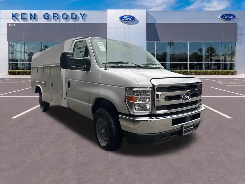 2026 Ford E-Series SRW E-350 Super Duty 138 in WB's photo