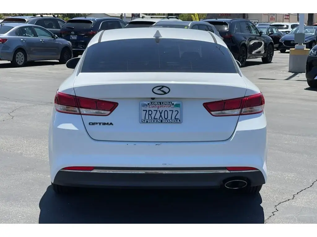 2016 Kia Optima LX AT photo 4