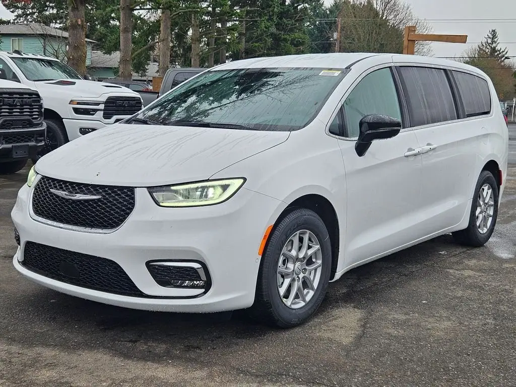 2026 Chrysler Pacifica Select photo 3