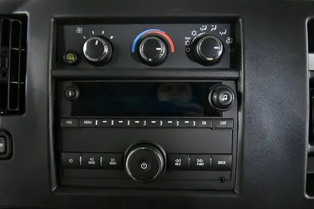 2025 Chevrolet Express 3500 Extended Work Van photo 4
