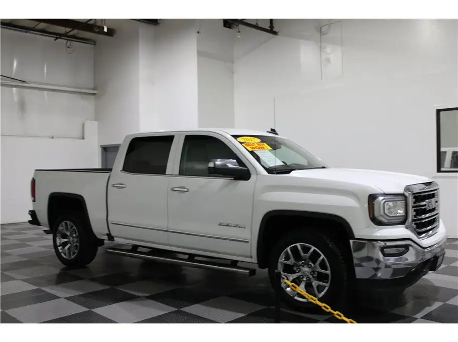 2017 GMC Sierra SLT 2WD Crew Cab Short Box photo 1