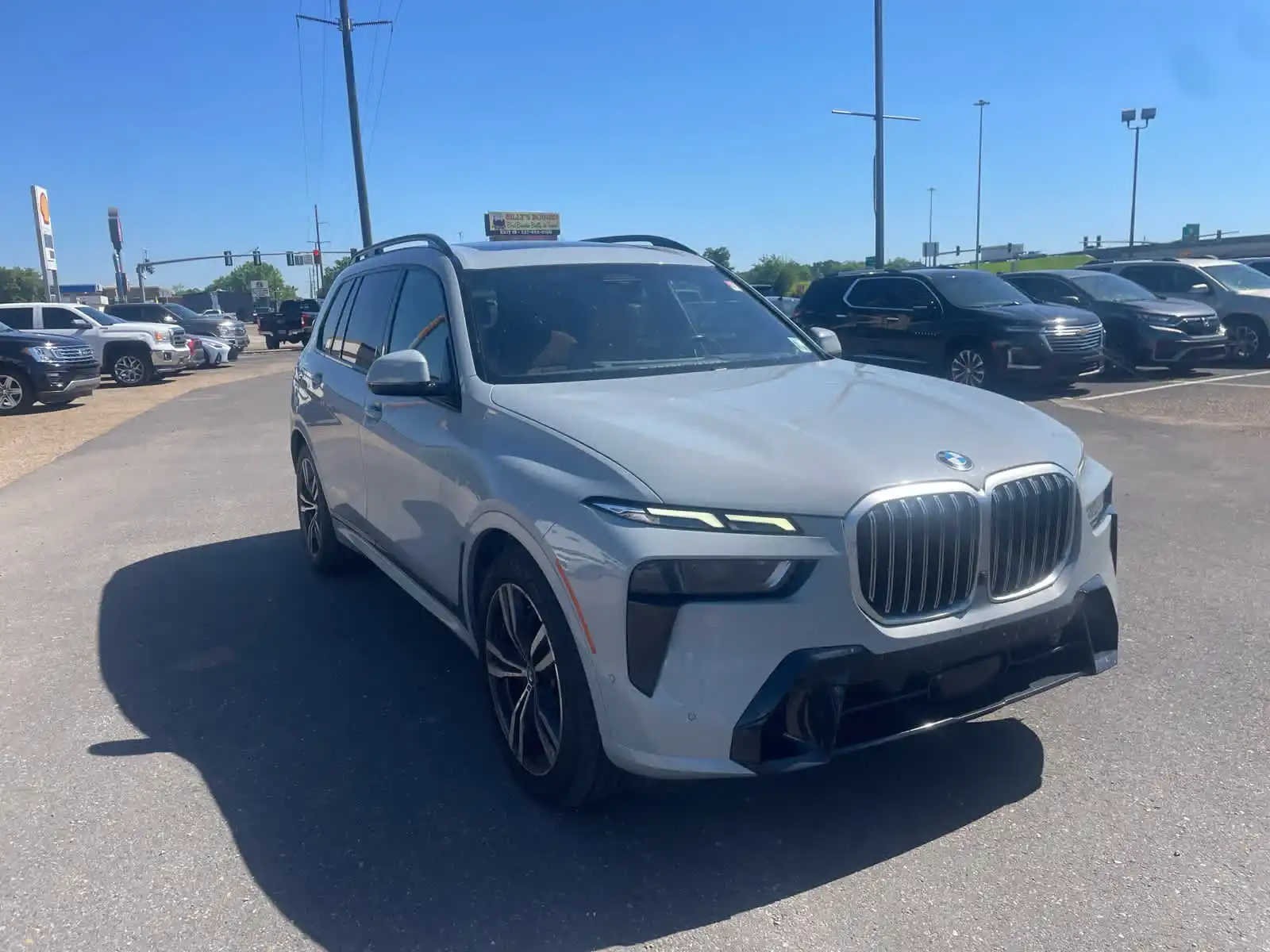 2023 BMW X7 xDrive40i's photo