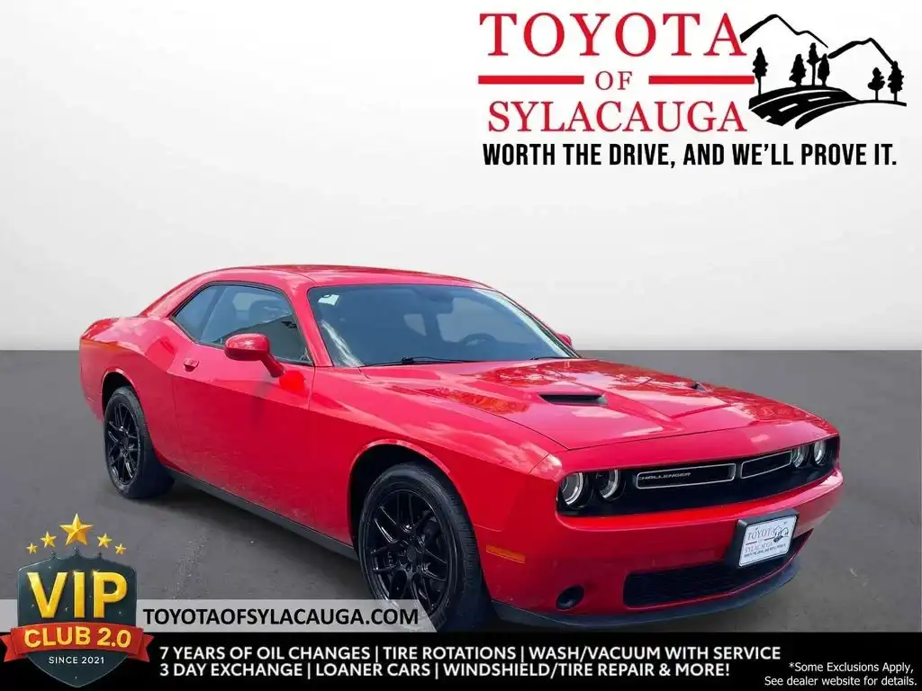 2015 Dodge Challenger SXT's photo