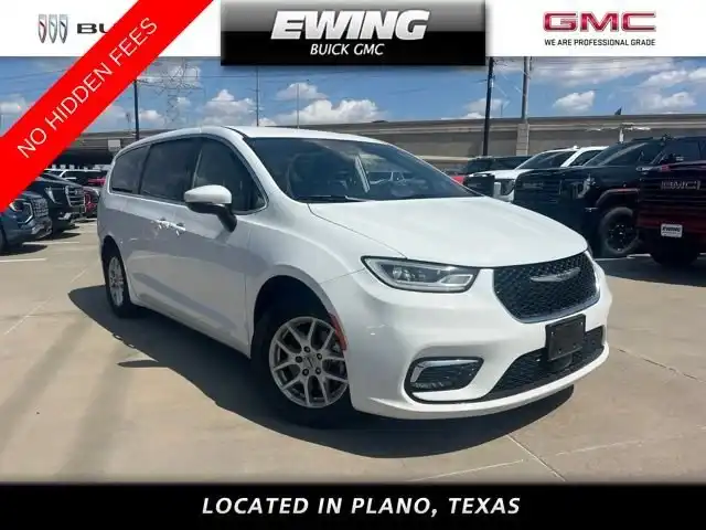 2023 Chrysler Pacifica Touring L's photo