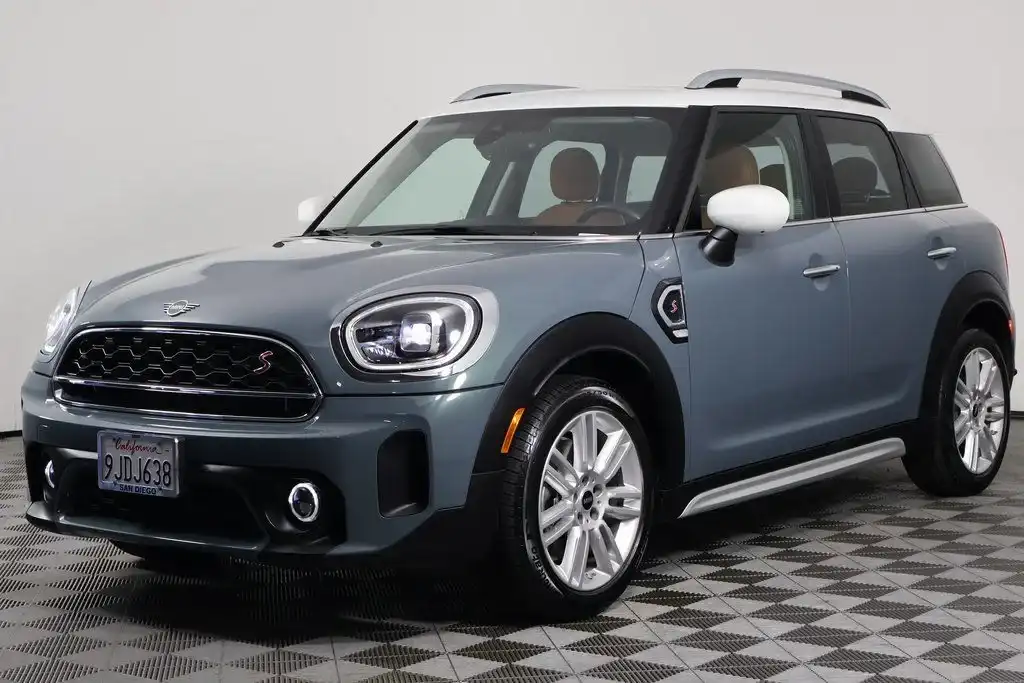 2024 MINI Countryman Cooper S's photo