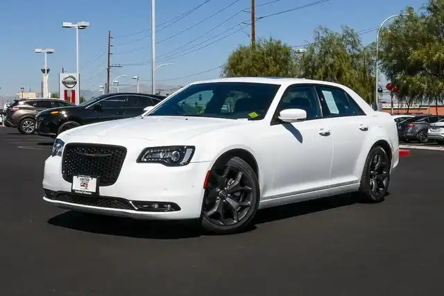 2023 Chrysler 300 S's photo