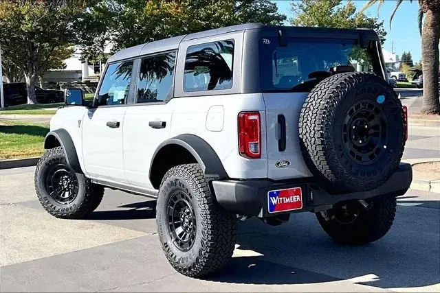 2026 Ford Bronco Base 4WD photo 3