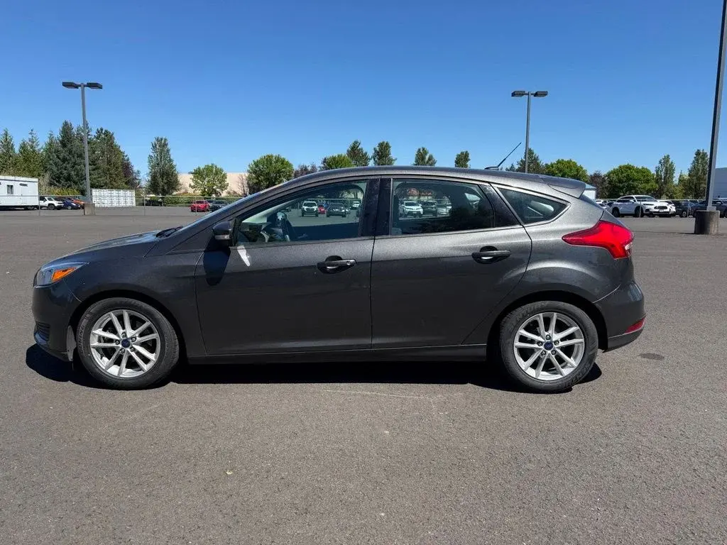 2015 Ford Focus 5 Door Hatch SE photo 4