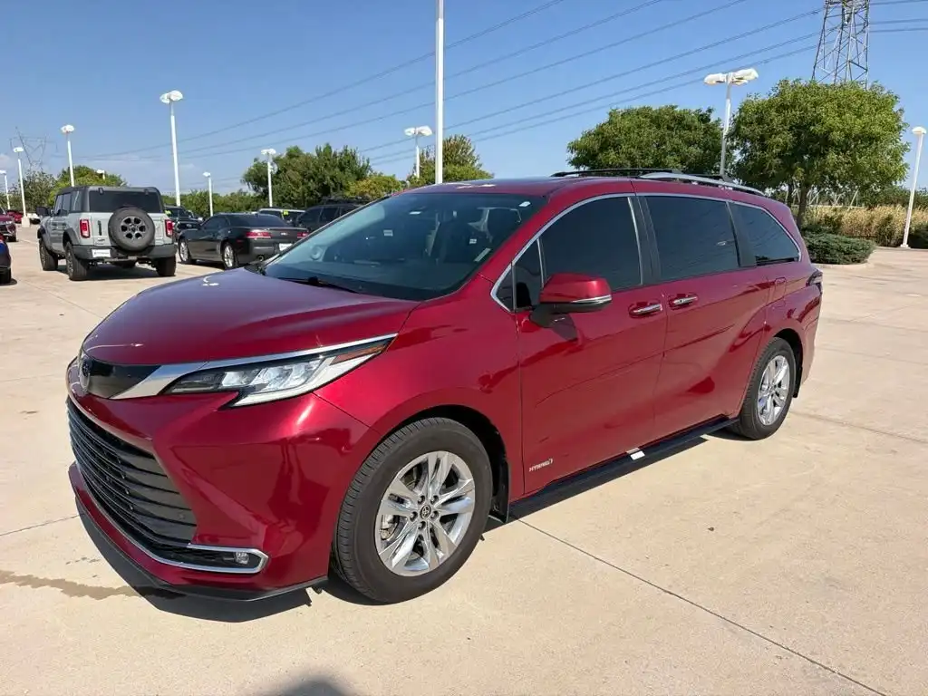 2021 Toyota Sienna Limited 7-Passenger Hybrid FWD's photo