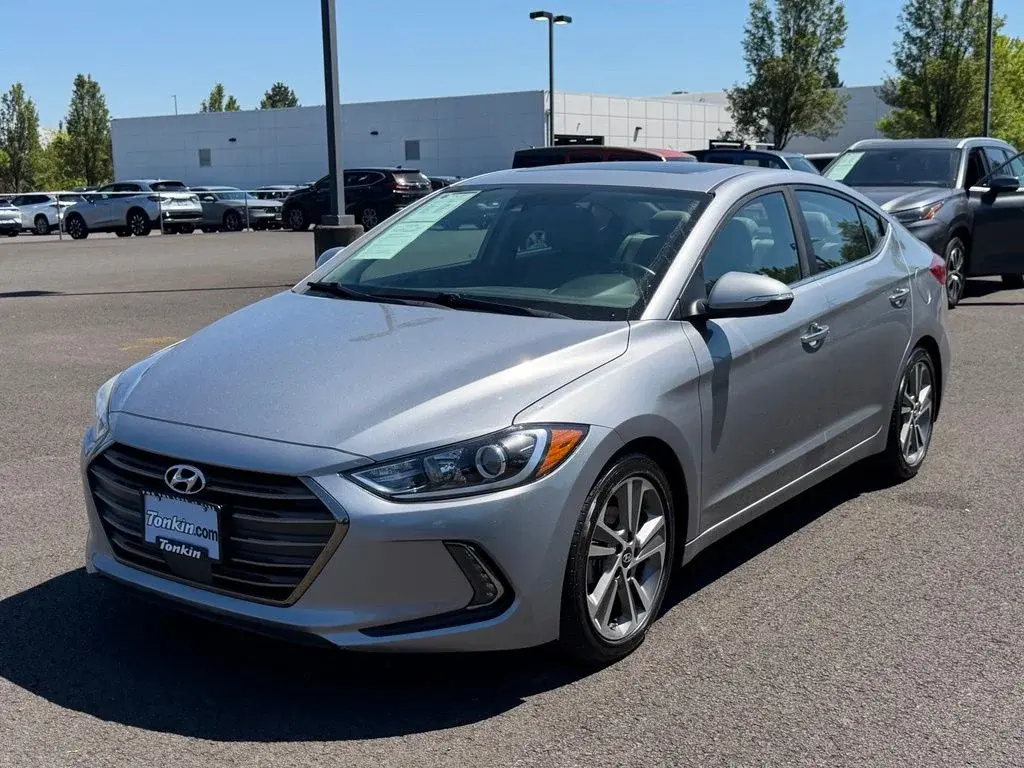 2017 Hyundai Elantra 2.0 Limited A/T PZEV photo 4